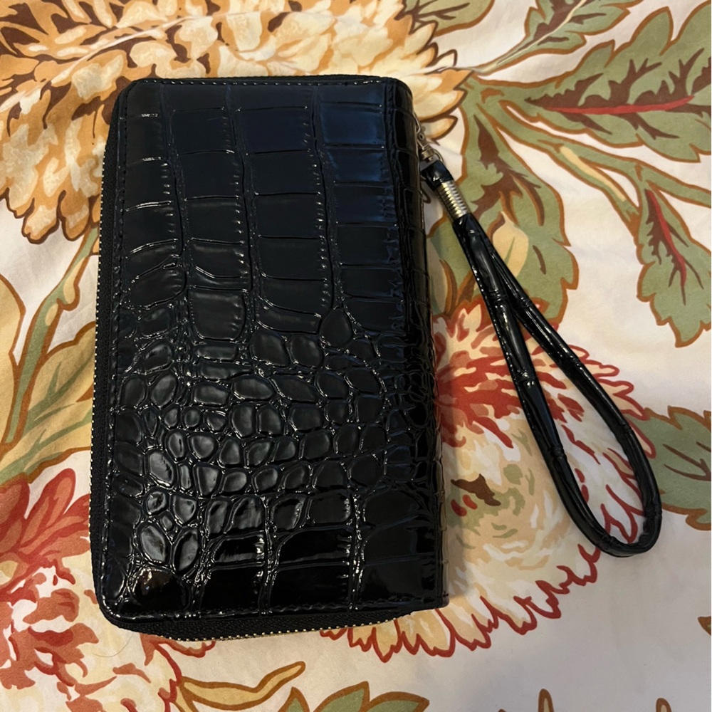 NWOT Croc Wristlet Wallet Black Vegan - Picture 2 of 8